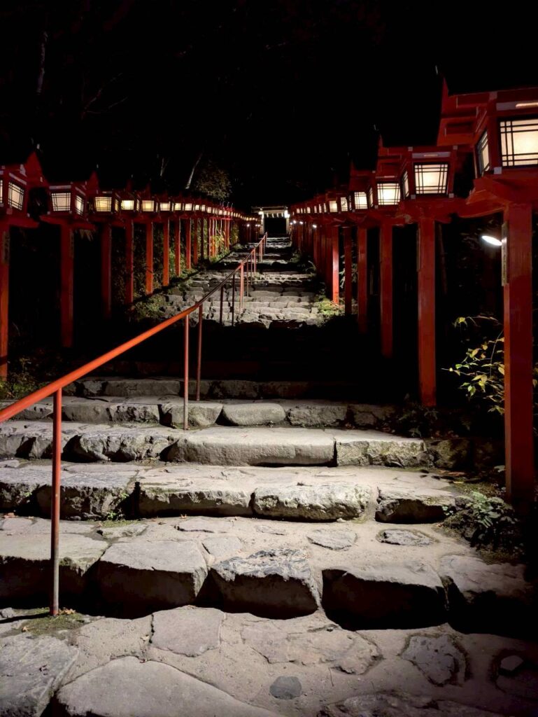 貴船神社の表参道夜