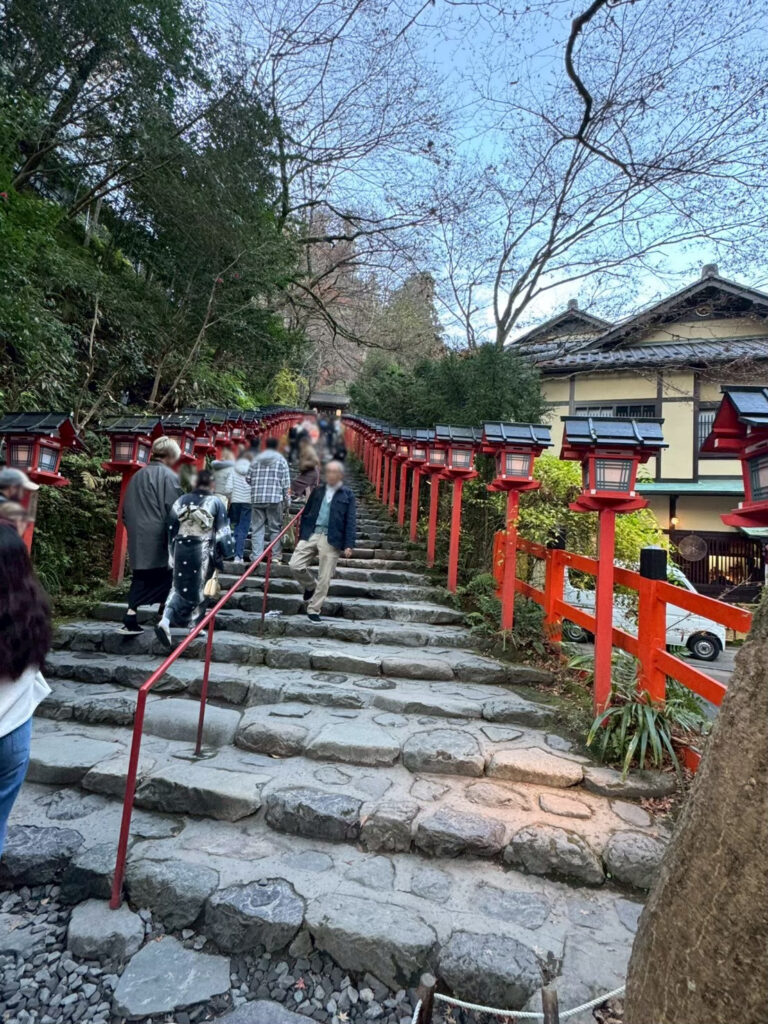 貴船神社の表参道人