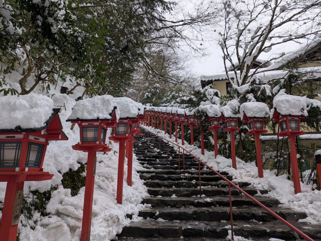 貴船神社の表参道雪景色