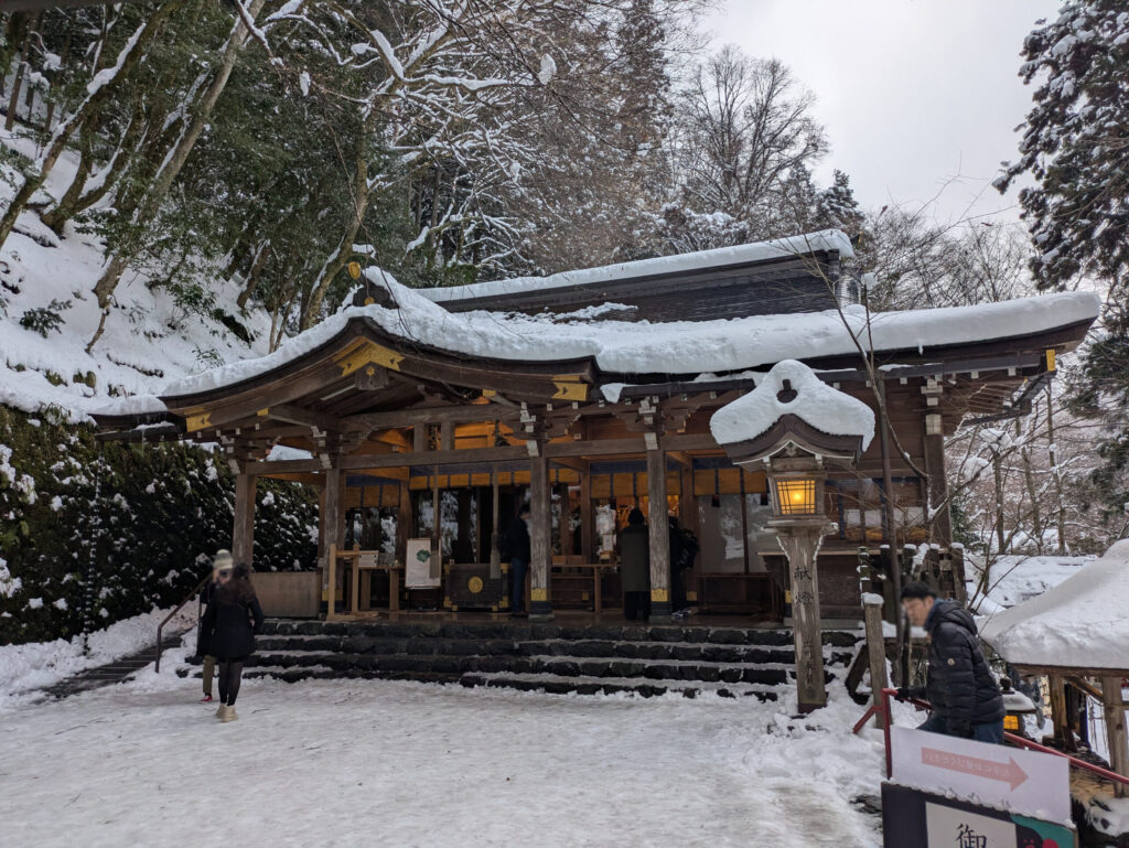 貴船神社本殿雪景色