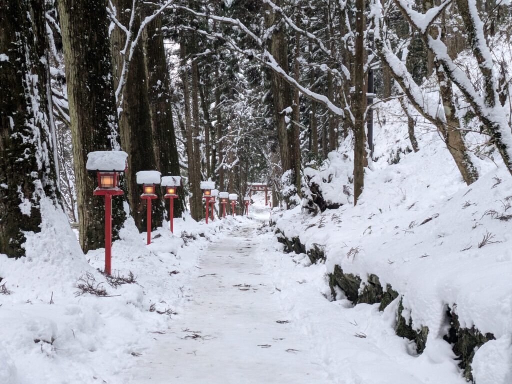 奥宮までの道のり雪景色