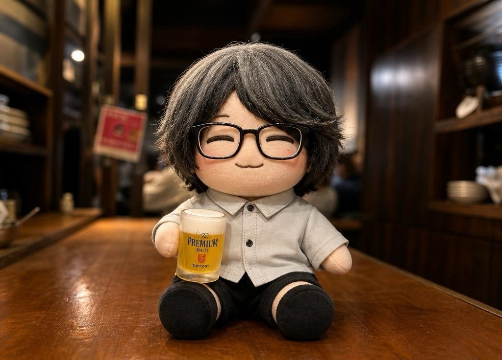 ねっちゃん人形がビールを飲んでいるところ
